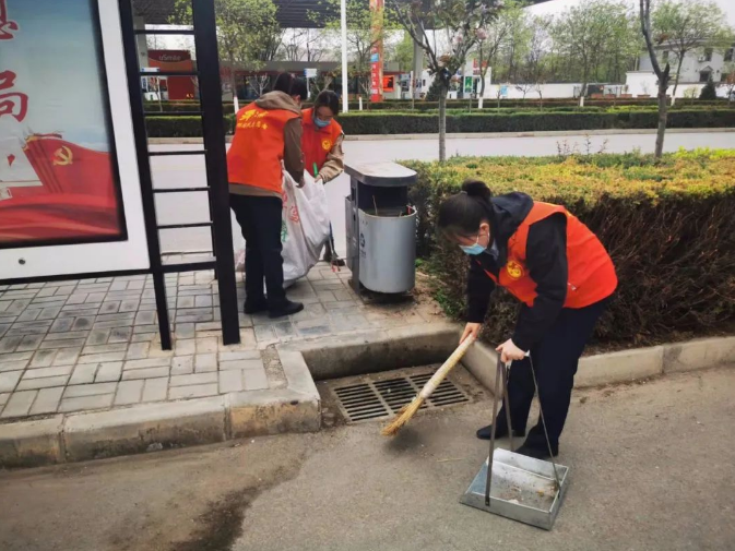 市產(chǎn)投集團赴包抓共建村社開展衛(wèi)生清掃志愿服務活動(圖5)